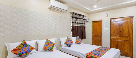 Egyptian cotton sheets, premium bedding, in-room safe, free WiFi