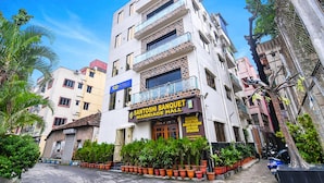 A multi-story building with a sign for 'Santoshi Banquet Marriage Hall' and 'Santoshi Banquet Reception Annaprasthan Birthday Upanyan'. - Fabhotel Santoshi (Kolkata)