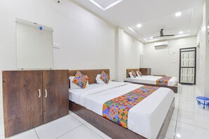 Egyptian cotton sheets, premium bedding, in-room safe, free WiFi - Fabexpress Devani Palace (Ujjain)