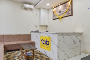 Reception - Fabexpress Devani Palace (Ujjain)