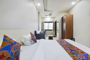 Egyptian cotton sheets, premium bedding, in-room safe, free WiFi - Fabhotel Utsah (Indore)