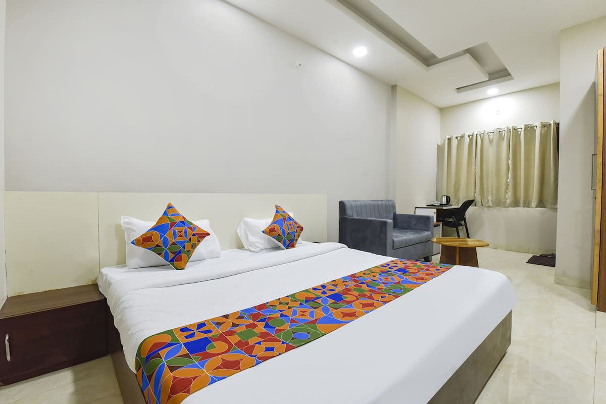 Egyptian cotton sheets, premium bedding, in-room safe, free WiFi