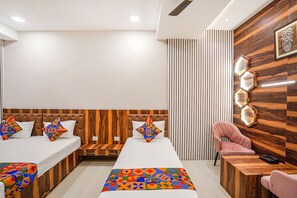Egyptian cotton sheets, premium bedding, in-room safe, free WiFi - Fabhotel Ts Inn (Kanpur)