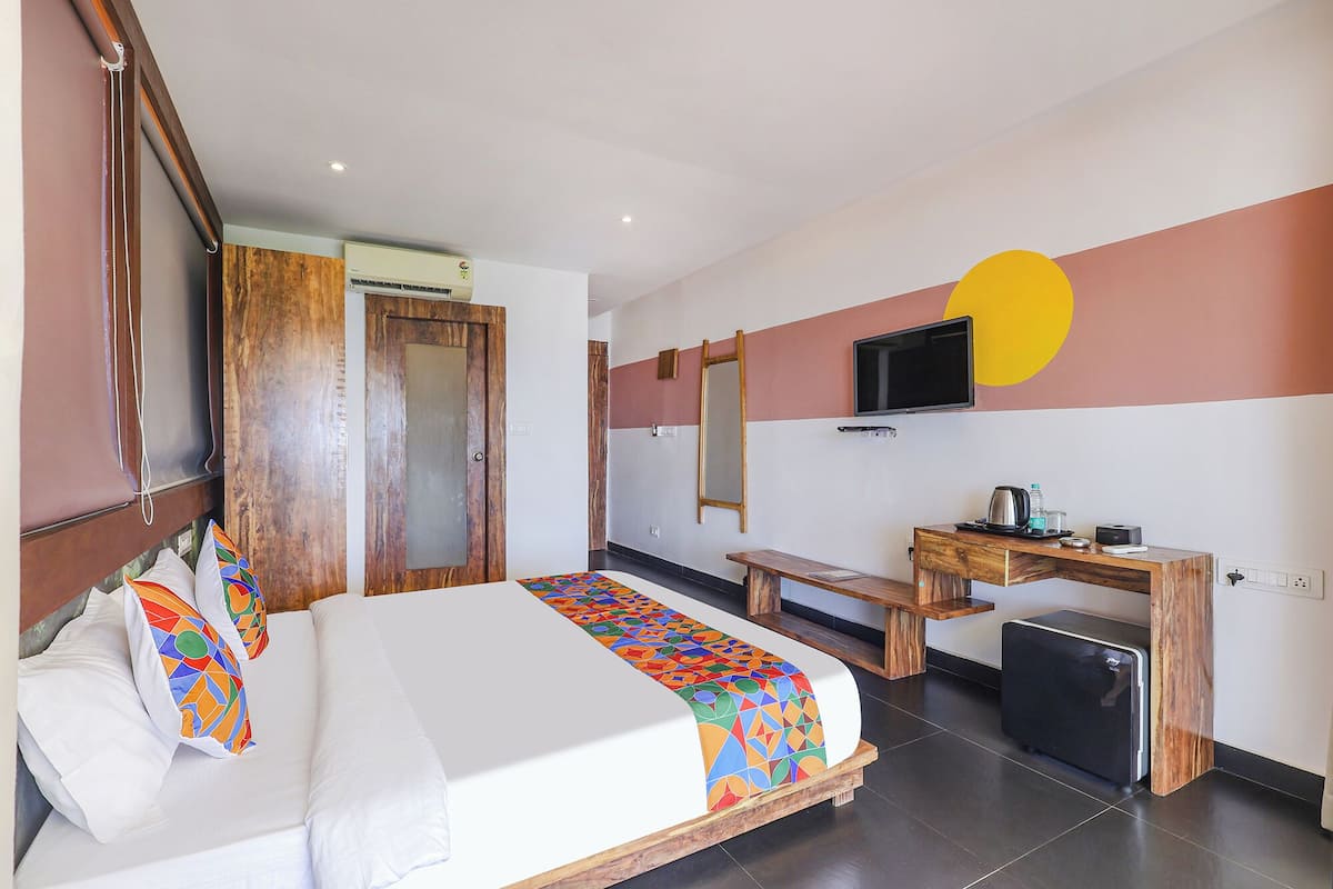 Egyptian cotton sheets, premium bedding, in-room safe, WiFi (free)