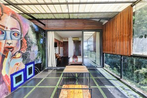 En 28-tommers LCD-TV med kabel-kanaler