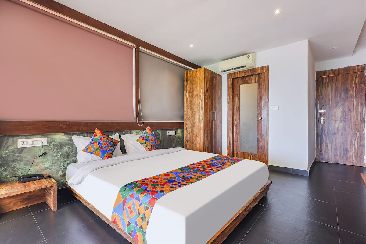 Egyptian cotton sheets, premium bedding, in-room safe, free WiFi