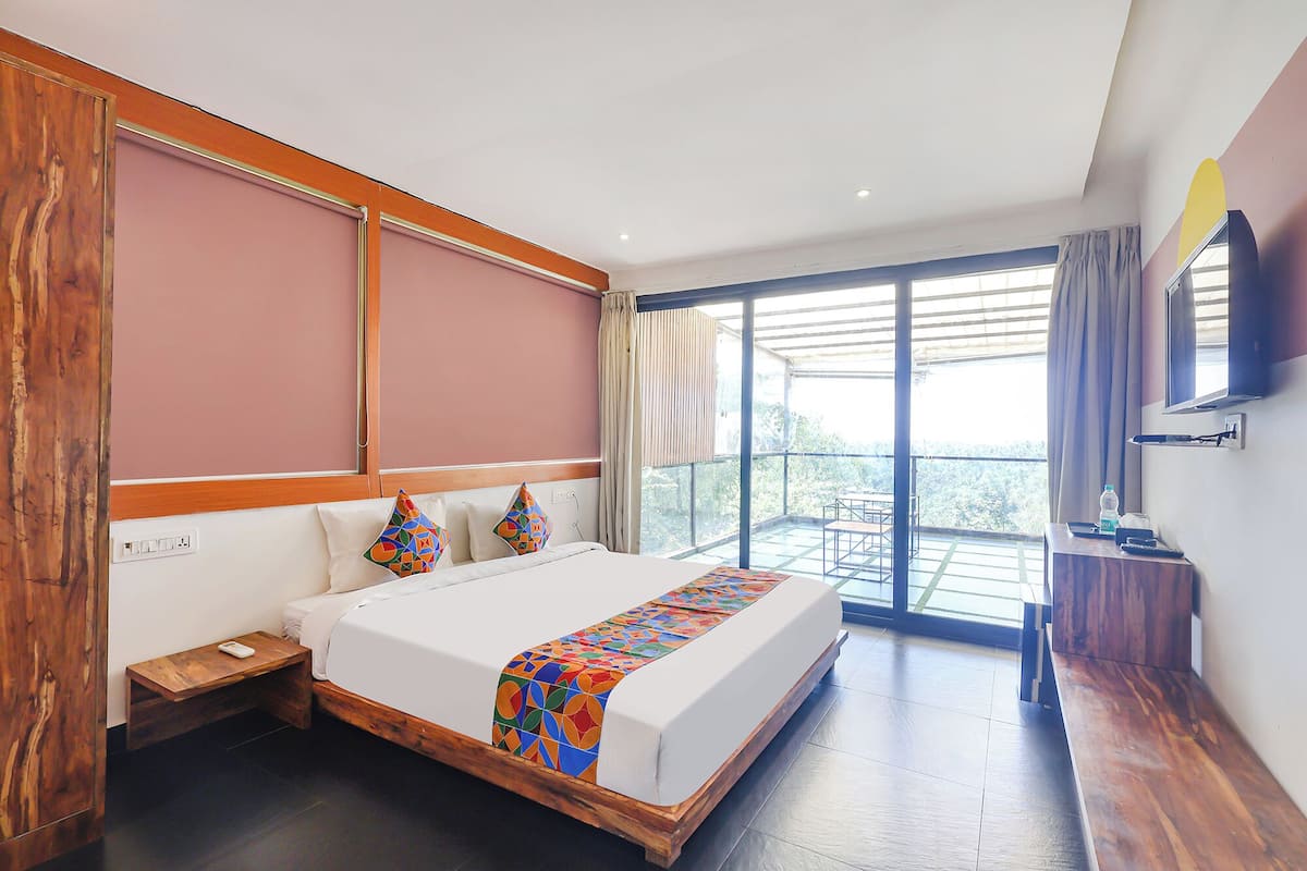 Egyptian cotton sheets, premium bedding, in-room safe, free WiFi