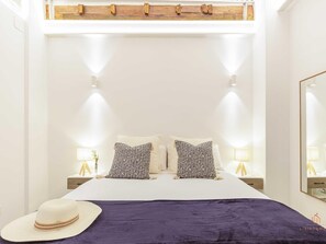 2 bedrooms, iron/ironing board, Internet, bed sheets