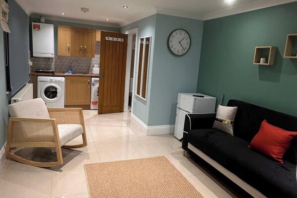 Interior - 1-Bed - Sleeps 4 - Free Parking (London)