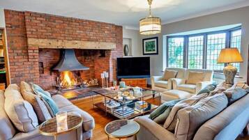 TV, fireplace, stereo
