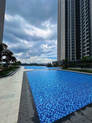 Pool - R&F PRINCESS COVE, SEAVIEW, 3BR, 1181sqft, CITY CENTRE and CIQ, 24hr SECURITY (Johor Bahru)