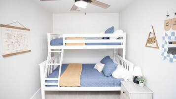 4 camere, una scrivania, Wi-Fi, lenzuola