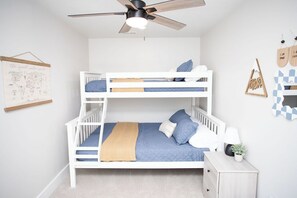 4 Schlafzimmer, Schreibtisch, WLAN, Bettwäsche