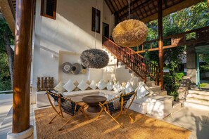 Flat-screen TV - Villa Jewel (Cepaka)