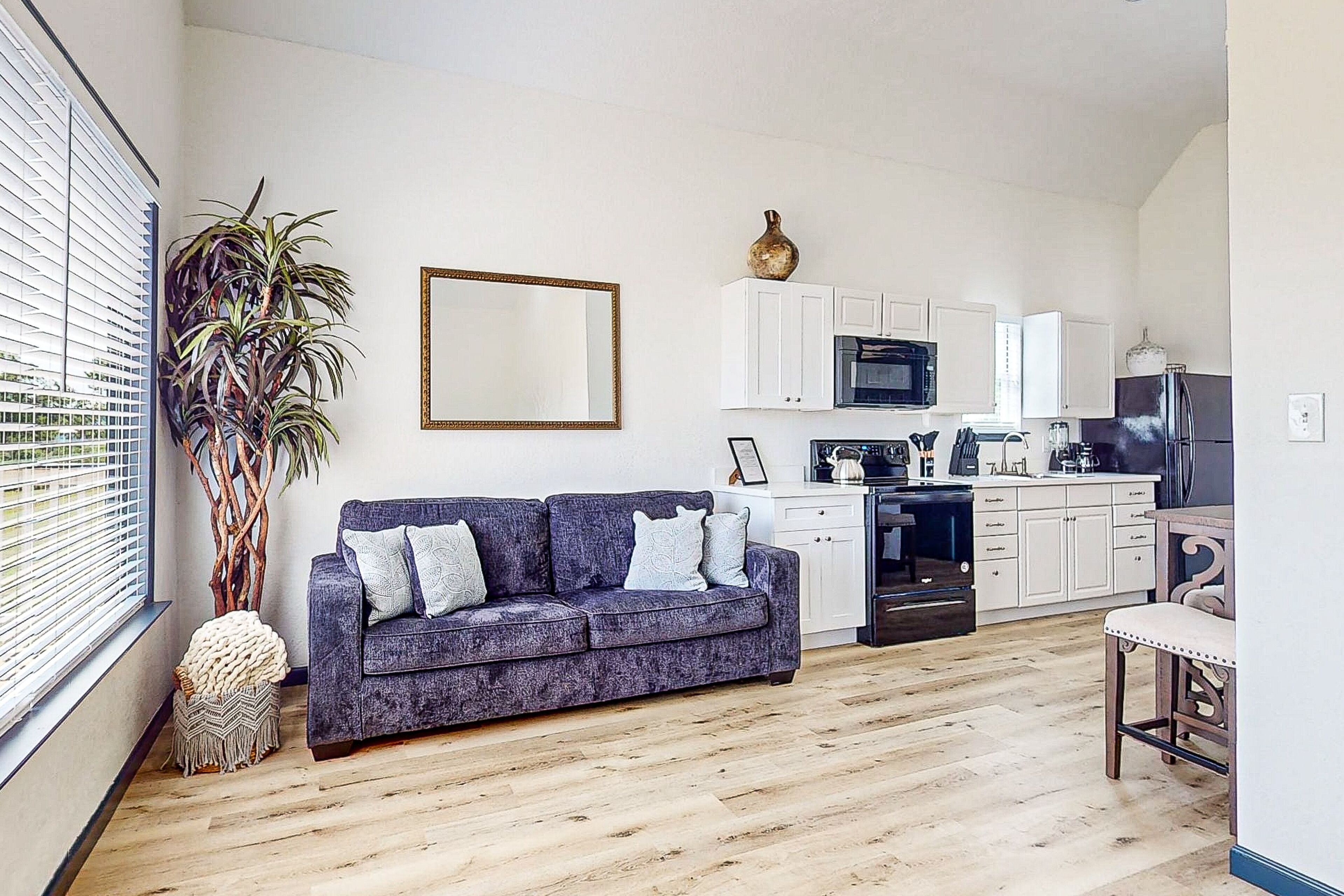 2-bedroom cozy guest home with patio