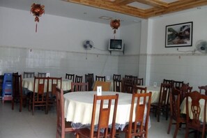 Dining - Caihong Hostel (Wuyuan)