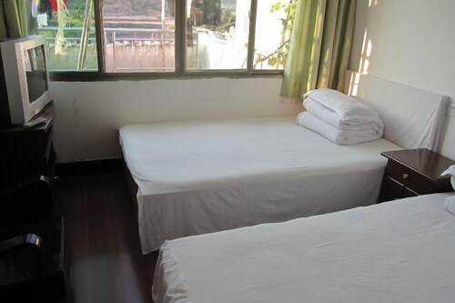 Caihong Hostel