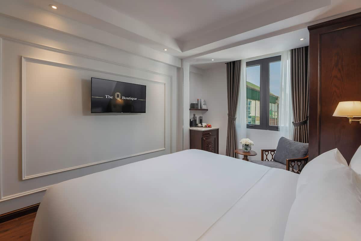 Camera Deluxe con letto matrimoniale o 2 letti singoli | Minibar, una cassaforte in camera, una scrivania, insonorizzazione