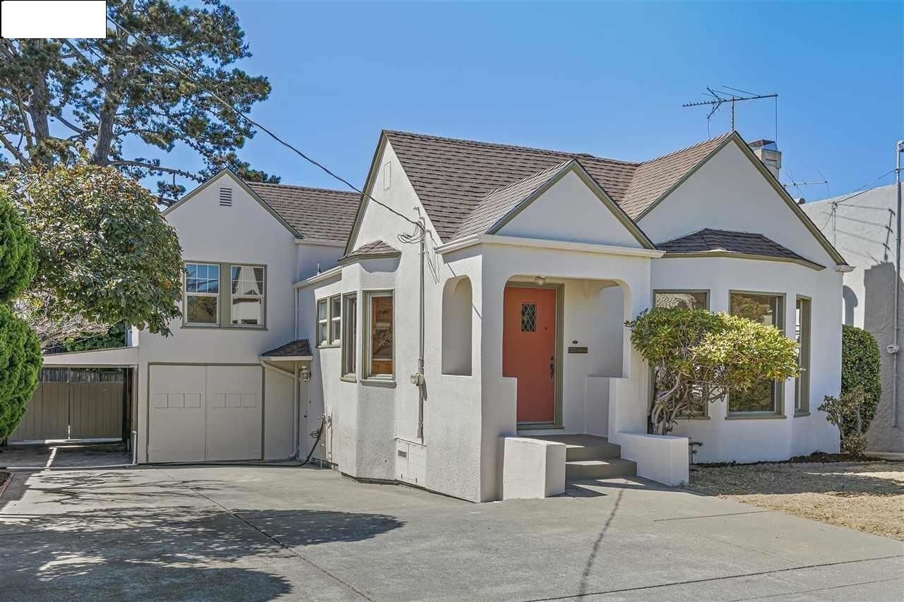 Cozy Spacious 5-Bedroom House with 3 Bathrooms, AC, EV Charger, 4 Parking Spots.
