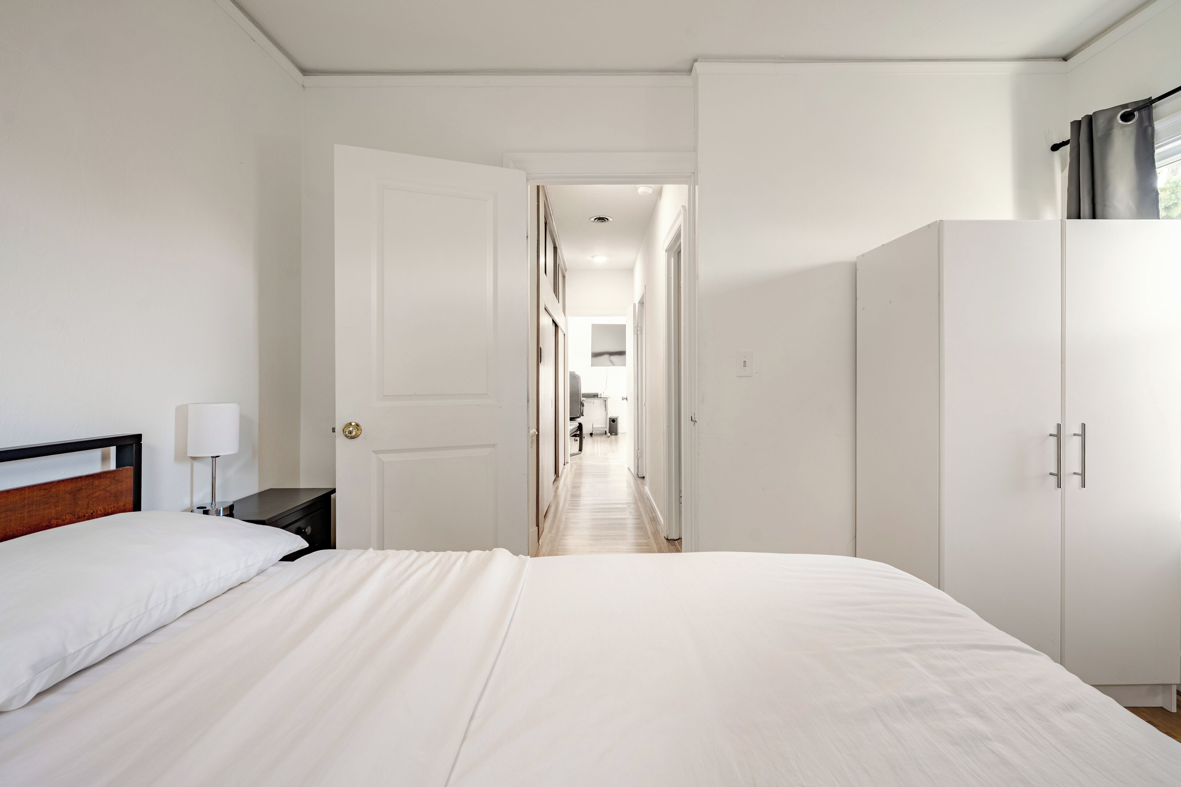 5 室のベッドルーム、デスク、アイロン / アイロン台、旅行用ベビーベッド