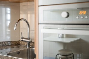 Réfrigérateur, micro-ondes, four, lave-vaisselle