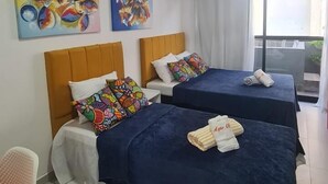 Apartemen Keluarga, pemandangan kolam renang