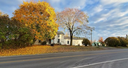 Feel the Country Vibe in this 4-bedroom Farmhouse Inn! Close to Kingston, PEC