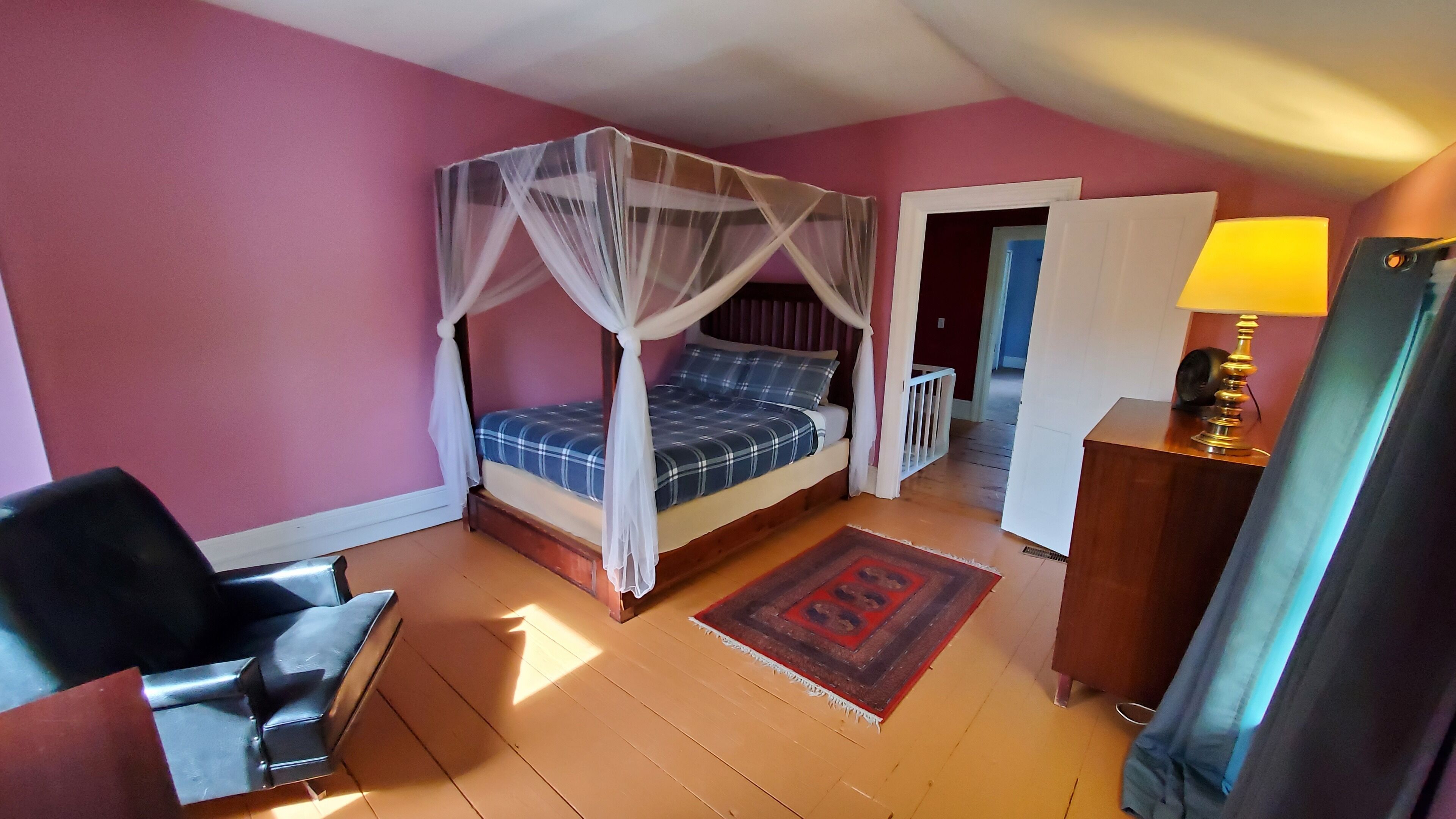 4 habitaciones, escritorio, cuna de viaje y wifi gratis 