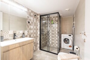 淋浴设施、吹风机