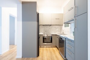 Fridge, microwave, oven, dishwasher - Urban Comfort 2 bdrm next to Metro (Athens)