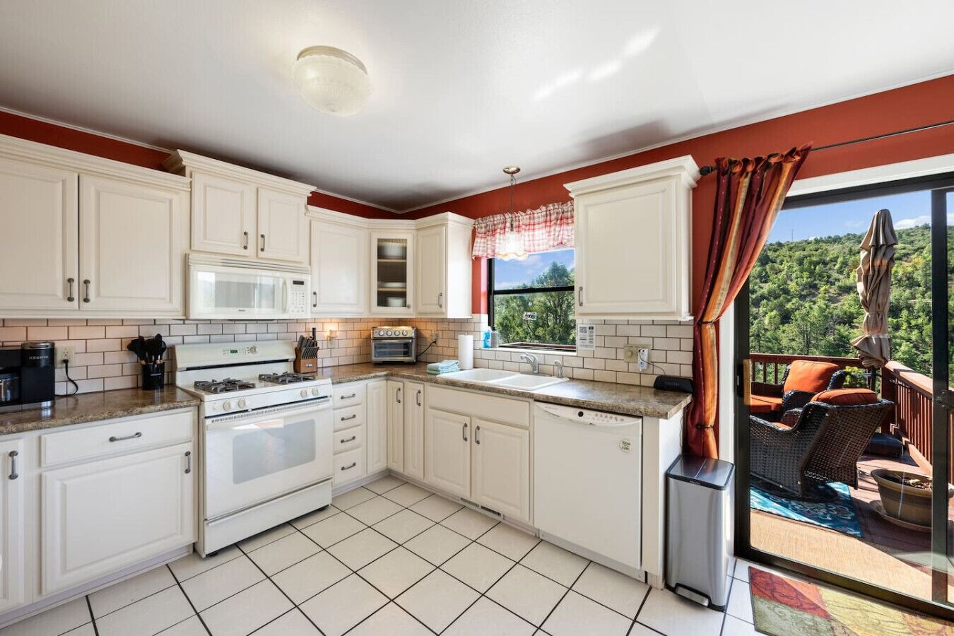 Mikroaaltouuni, uuni, liesi, astianpesukone