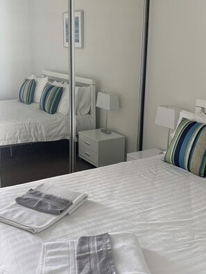 3 bedrooms, iron/ironing board, WiFi, bed sheets - Beautiful modern three bedroom townhouse walking distance to the beach. (Jurien Bay)