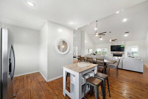 Dining - Spacious Beach House, Pool & Huge Deck (Galveston)