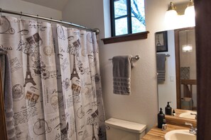 Handtücher, Seife, Shampoo, Toilettenpapier