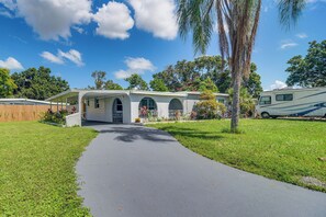 Exterior - 7 Mi to Beach: Updated Home w/ Pool in Seminole (Seminole)