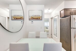 Dining - 2 Mi to Dtwn Hollywood: Vibrant Pet-Friendly Condo (Hallandale Beach)
