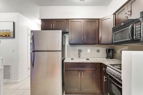 Your Ideal 30-Day Furnished Retreat in Hallandale!