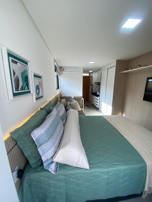 Espacio para trabajar con laptop, cortinas blackout y wifi gratis