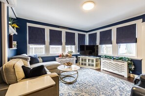 Unclassified image, 2 of 47, button