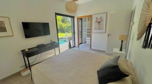 4 Schlafzimmer, Schreibtisch, Bügeleisen/Bügelbrett, WLAN