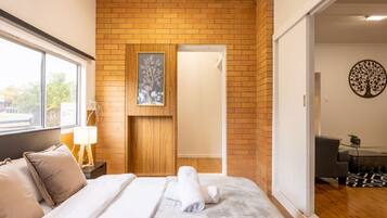 3 bedrooms, iron/ironing board, WiFi, bed sheets