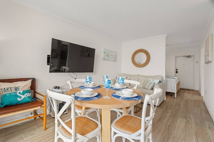 Pet Friendly! Updated Waterfront Condo ~ Pool, Walk To Beach, Free Activities & Parking ~ 22 Bayside - Clearwater, FL