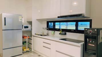 Comfort House, Courtyard View, Oceanfront | Private kitchen | Fridge, microwave, espresso maker
