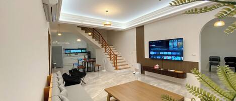 Comfort House, Courtyard View, Oceanfront | Living room