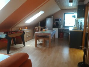 Dining - Apartment 'Schwäbische Alb' with Shared Terrace, Wi-Fi and Air Conditioning (Gomadingen)