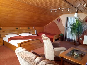 1 bedroom, iron/ironing board, free WiFi, bed sheets - Apartment 'Schwäbische Alb' with Shared Terrace, Wi-Fi and Air Conditioning (Gomadingen)