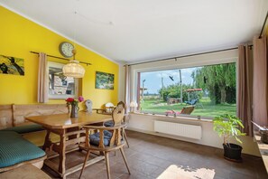 Interior - Holiday Apartment 'Ferienhaus Usedom Achterland' with Lake View, Private Terrace and Wi-Fi (Dewichow)