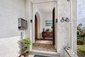 Exterior detail - Apartment 'Am Weserradweg' with Shared Terrace, Private Garden and Wi-Fi (Porta Westfalica)