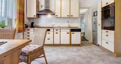 Ferienwohnung 'Am Weserradweg' mit gemeinsamer Terrasse, privatem Garten und Wi-Fi