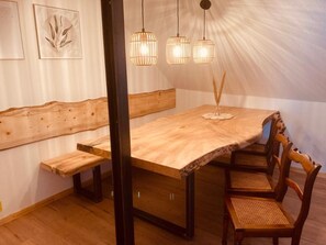 Dining - Holiday Apartment 'Kamineiche' with Private Garden and Wi-Fi (Hofgeismar)